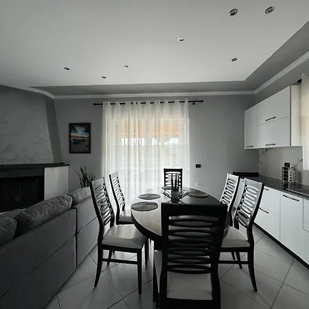 Nadi Penthouse With Sea View Vlorë